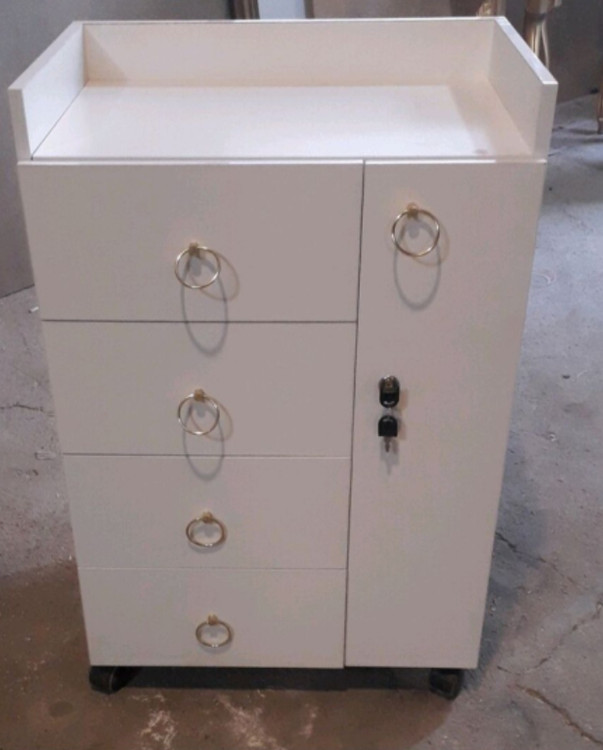 میزآرایشگاهی